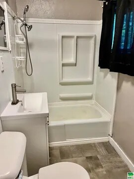 Photo - 122 Walnut St