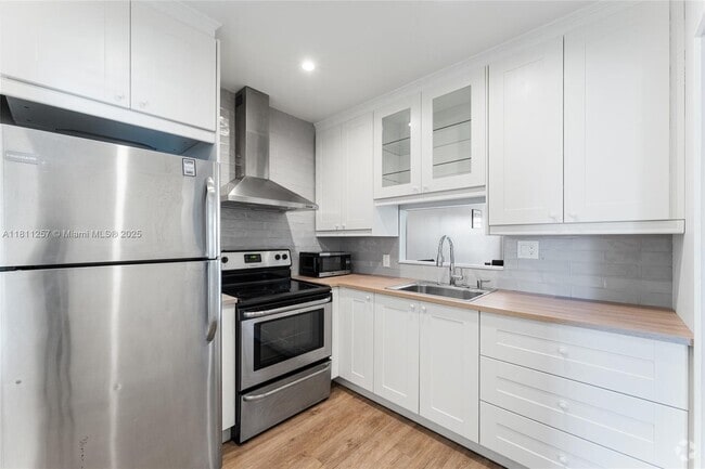 Building Photo - 4341 NW 16th St Unit 206 Rental