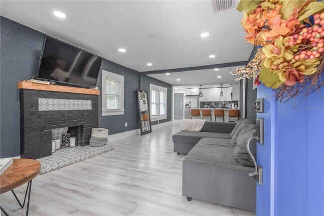 Photo - 806 E Hamilton Ave