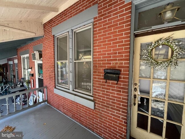 Photo - 3675 Eveline St