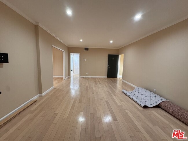 Photo - 8550 Holloway Dr Unit 101