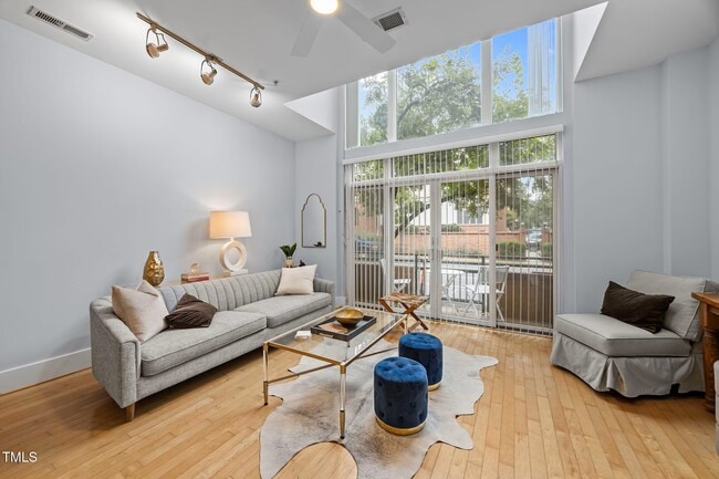 Building Photo - 444 S Blount St Unit 1 Bedroom Loft DT Raleigh