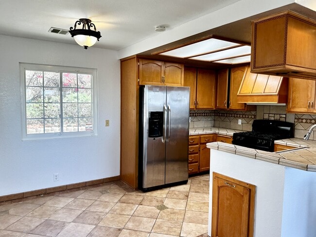 Photo - 9423 Eucalyptus St