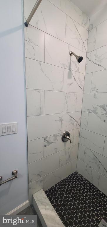 Photo - 305 W York St