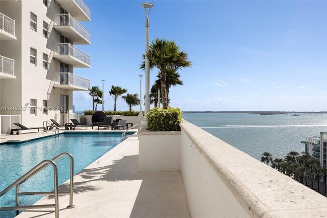 Building Photo - 1200 Brickell Bay Dr Unit 4010