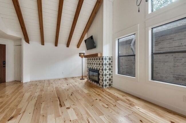 Photo - 4011 Rosser Square