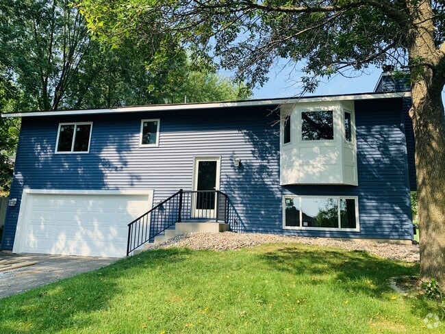 Building Photo - 7575 Lanewood Ln N Rental