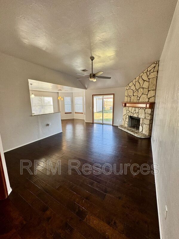 Photo - 10309 Banff Way