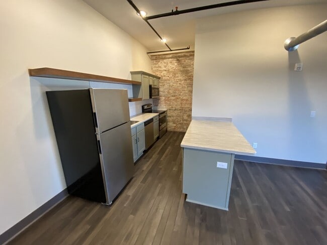 Building Photo - 227 Broadway St Unit 300