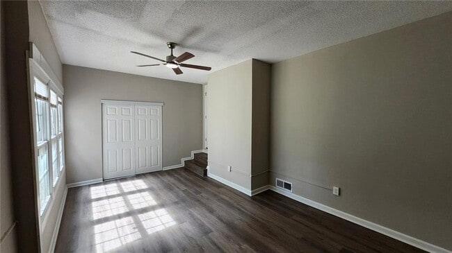 Photo - 1007 Strawberry Ln