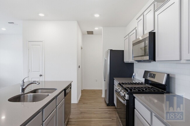 Photo - 15213 Spruce Frost Cv