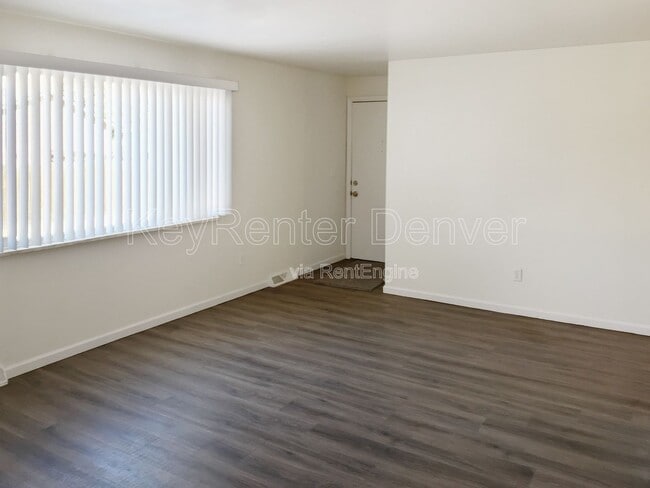 Photo - 9165 Perry St