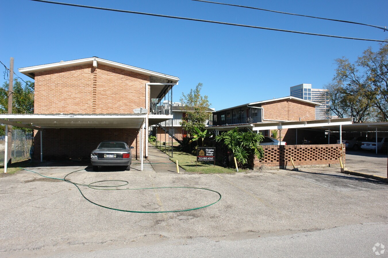 Photo - 1023 Lyndon St Apartments