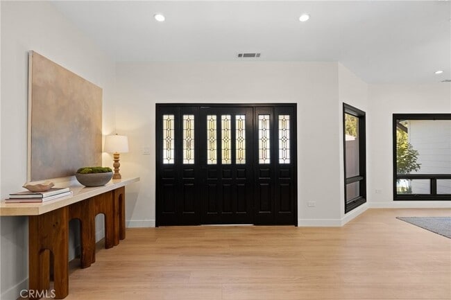 Photo - 6016 Woodlake Ave