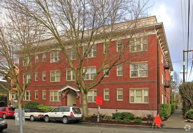 Building Photo - Lincoln Court Rental