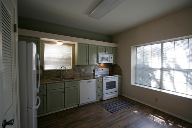 Photo - 207 Grandview Pl