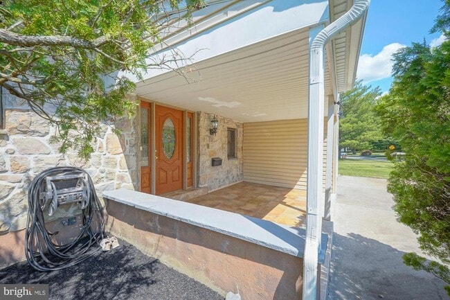 701 Crestbrook Ave