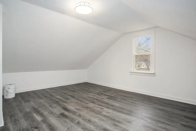 Photo - 1187 Langeland Ave