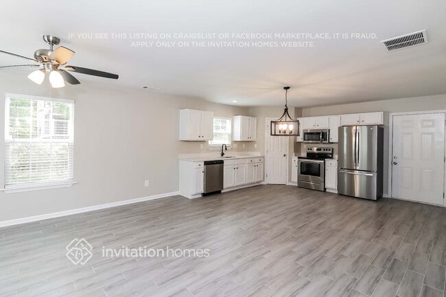 Photo - 406 Village Way