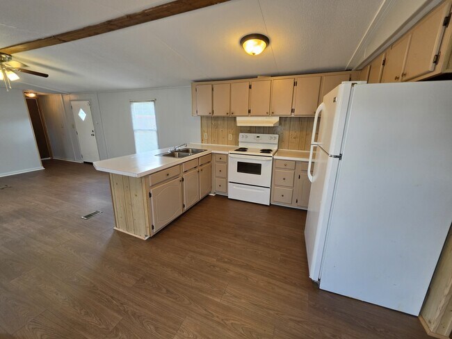 Photo - 105 Colonial Ct