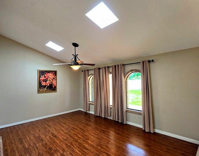 Photo - 105 Indiana St