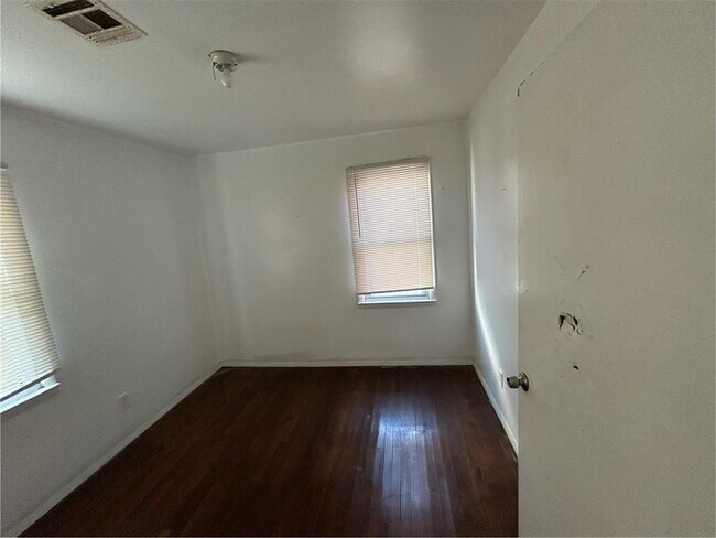 Photo - 805 NW 66th St