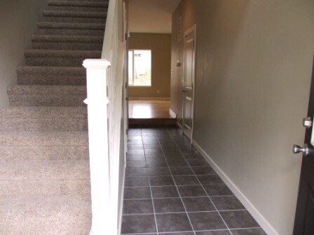 Photo - 472 SE Oak St