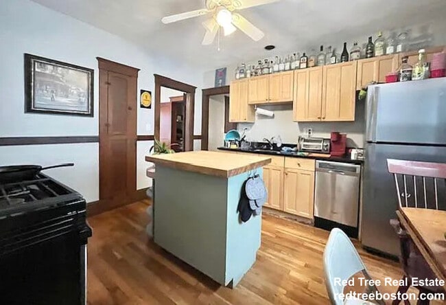 Building Photo - 18 Sachem St Unit 1