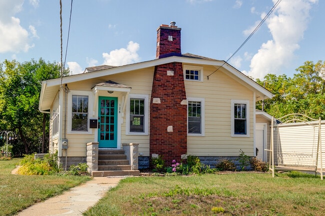 Building Photo - 128 Grant St