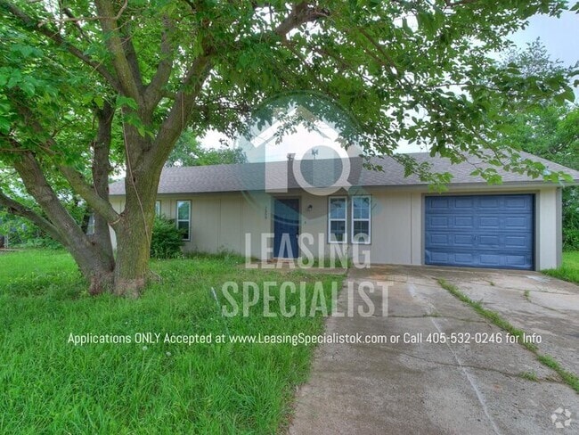 Building Photo - Adorable Norman 3 Bed 1.5 Bath House!