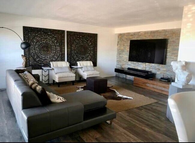 Photo - 4800 N Stanton St