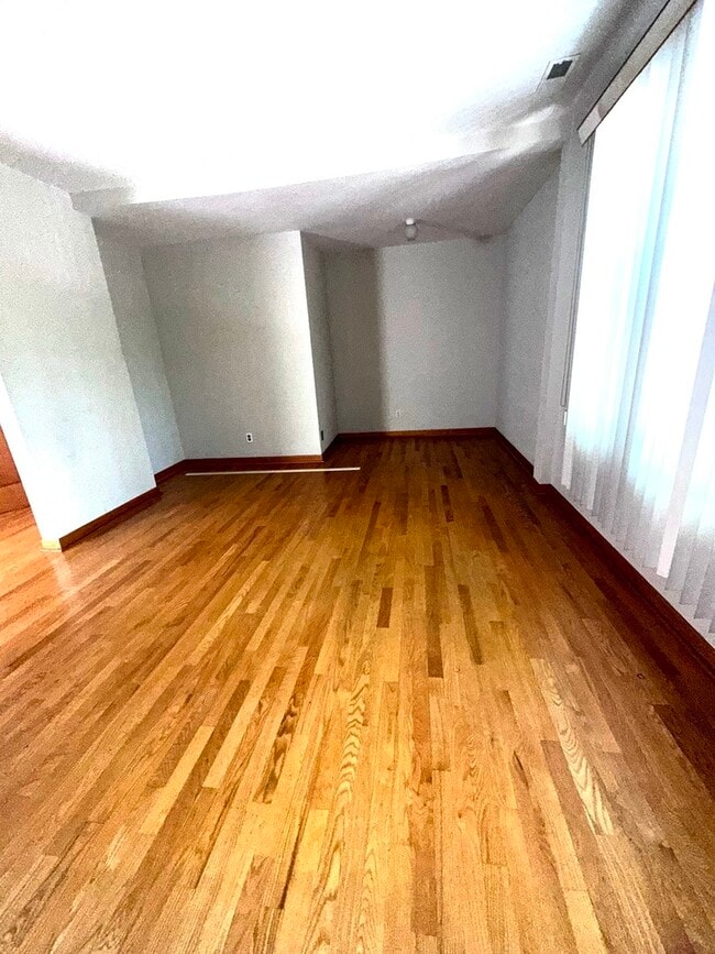 Photo - 731 W 16th St Unit 2