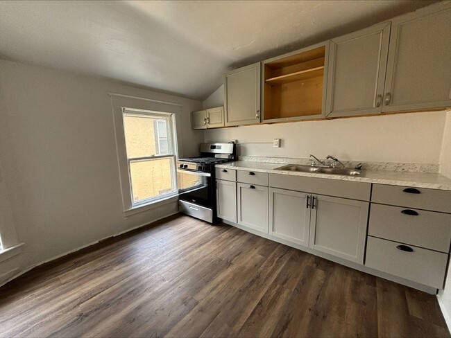 Photo - 808 W Walnut St Apartment Unit 2