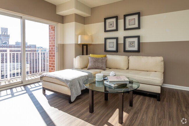 1BR, 1BA - 720SF - Living Room