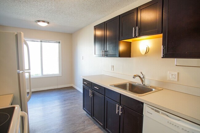 Photo - Great Refurbished Light & Bright 2Bed w/Private Entrance & Parking! Unidad 4149-1