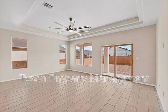 Photo - 247 Needle Ave SW