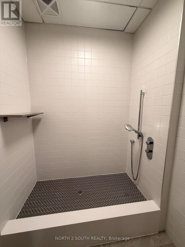 Photo - 1720 Bayview Ave