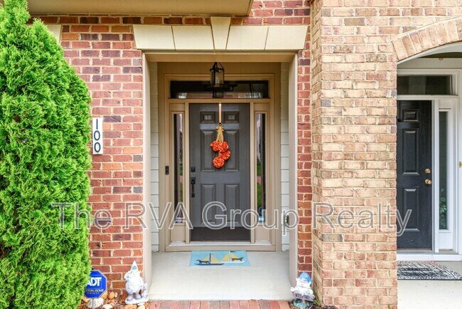 Photo - 100 Rocketts Way