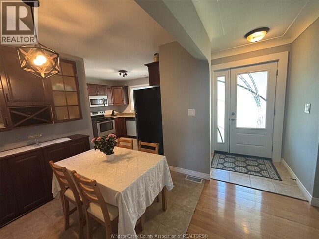 Photo - 3880 Woodward Blvd