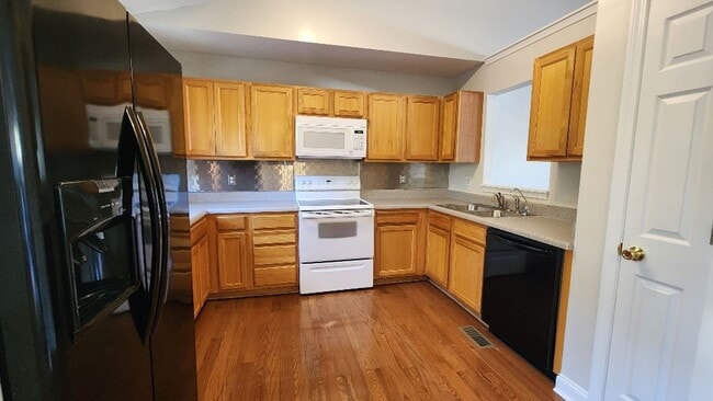 Photo - 56 Trillium Trail NE