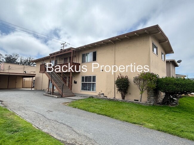 Building Photo - 922 Lupin Dr Unit 02