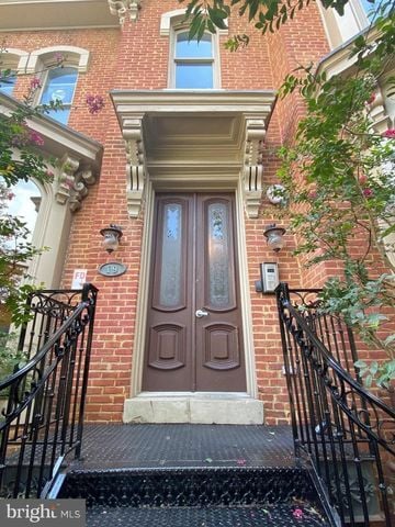 Main entrance - 19 Logan Cir NW Unit 201