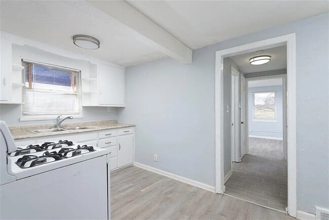 Kitchen - 724 N Noland Rd Unit 724 A