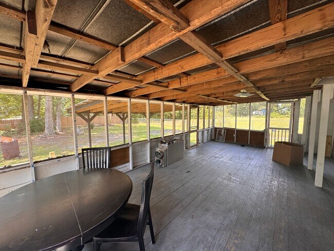 Photo - 413 Dell Dr