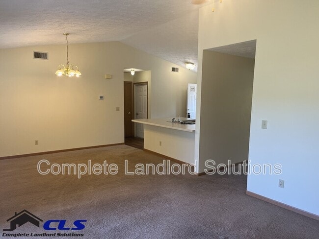 Photo - 550 College Ave