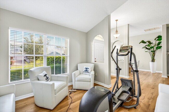 Photo - 520 N Valencia Cir SW