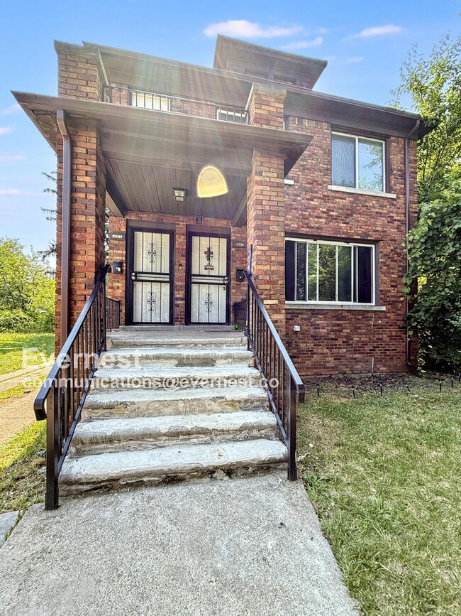 Building Photo - 5261 Lakewood St Unit 2 Rental