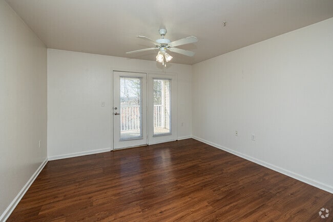2BR, 2BA - 1,063SF - Living Room