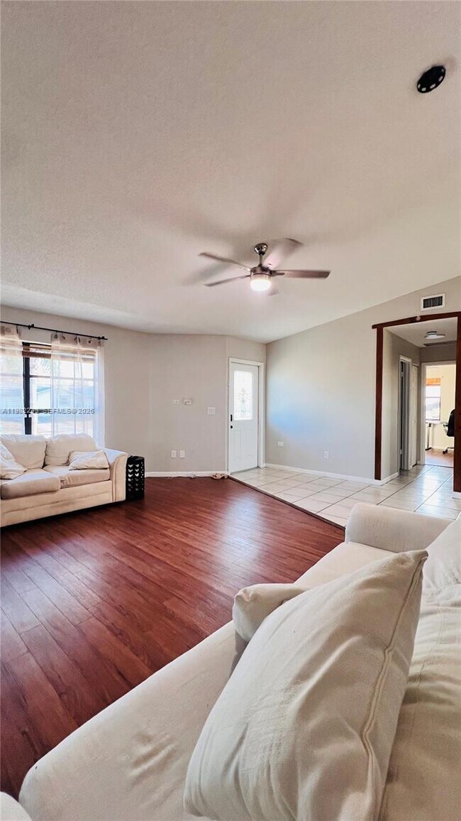 Photo - 581 SW Banks Terrace