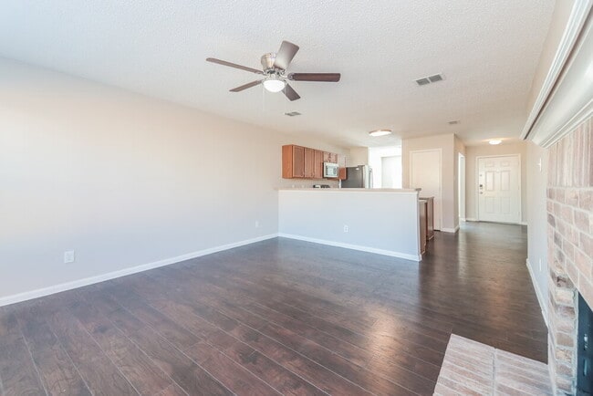 Photo - 1537 Warrington Way